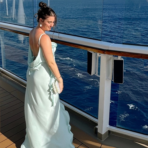 Meet your Posher, Hannah - Picture 2 of 5